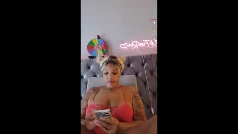 Snapshot of urfaveriri chatting on 10/16/25, 07:20 urfaveriri online show from 10/16/25, 07:20