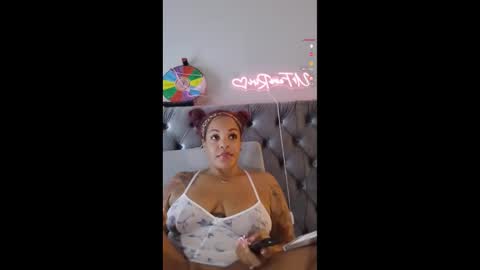 Snapshot of urfaveriri chatting on 10/17/25, 09:34 urfaveriri online show from 10/17/25, 09:34