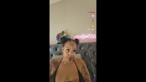 urfaveriri online show from 10/31/25, 12:06