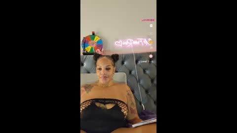 Snapshot of urfaveriri chatting on 11/04/25, 10:36 urfaveriri online show from 11/04/25, 10:36