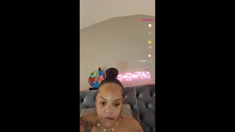 Snapshot of urfaveriri chatting on 11/21/25, 01:54 urfaveriri online show from 11/21/25, 01:54