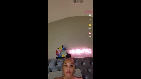 Snapshot of urfaveriri chatting on 12/04/25, 11:41 urfaveriri online show from 12/04/25, 11:41