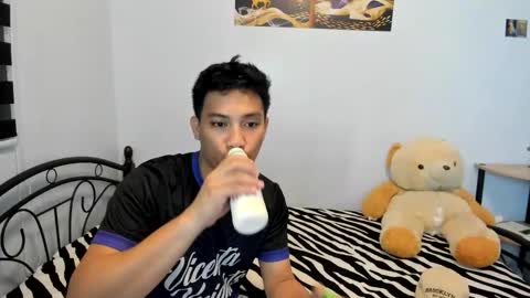 urfucker_vinz online show from 05/16/26, 01:43