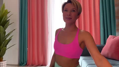 Snapshot of urgoddessjenny chatting on 11/06/25, 09:54 Jenny online show from 11/06/25, 09:54