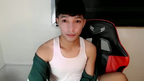 Snapshot of urhotethanxx chatting on 06/18/26, 05:17 Ethan online show from 06/18/26, 05:17