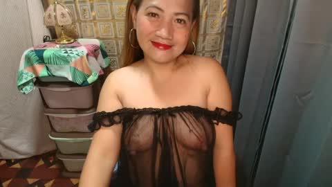 Snapshot of urhotmomzoey chatting on 07/16/26, 01:50 urhotmomzoey online show from 07/16/26, 01:50