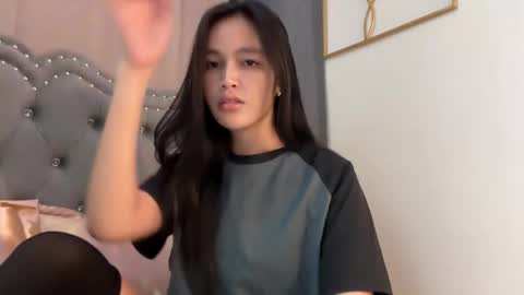 Amira online show from 12/18/25, 03:01