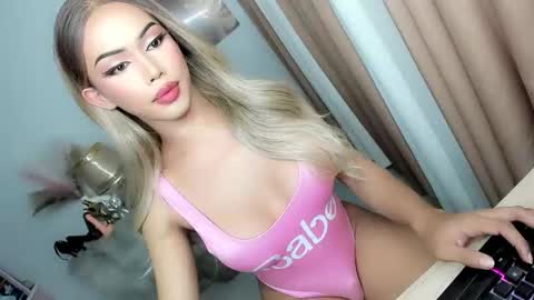 Snapshot of urlovelyangelts chatting on 10/10/25, 05:23 ANGEL online show from 10/10/25, 05:23