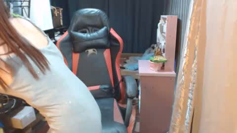 Snapshot of urlovelychinita chatting on 10/17/25, 12:25 urlovelychinita online show from 10/17/25, 12:25