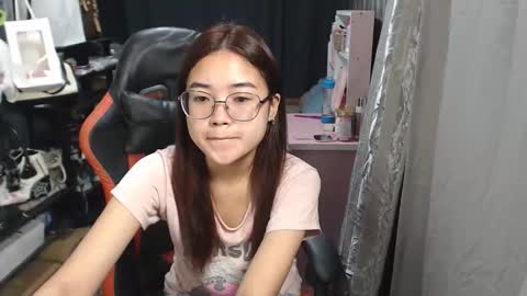 urlovelychinita online show from 10/29/25, 11:17