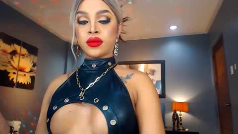 Snapshot of urmajestytyra chatting on 01/19/25, 11:43 UrMajestyTyra online show from 01/19/25, 11:43