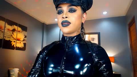 Snapshot of urmajestytyra chatting on 01/21/25, 03:48 UrMajestyTyra online show from 01/21/25, 03:48