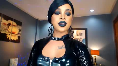 Snapshot of urmajestytyra chatting on 01/30/25, 06:03 UrMajestyTyra online show from 01/30/25, 06:03