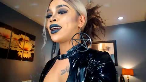 Snapshot of urmajestytyra chatting on 02/05/25, 03:45 UrMajestyTyra online show from 02/05/25, 03:45