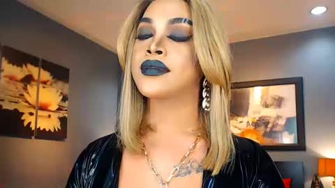 Snapshot of urmajestytyra chatting on 02/12/25, 04:23 UrMajestyTyra online show from 02/12/25, 04:23