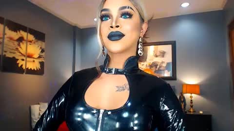 Snapshot of urmajestytyra chatting on 02/16/25, 12:19 UrMajestyTyra online show from 02/16/25, 12:19