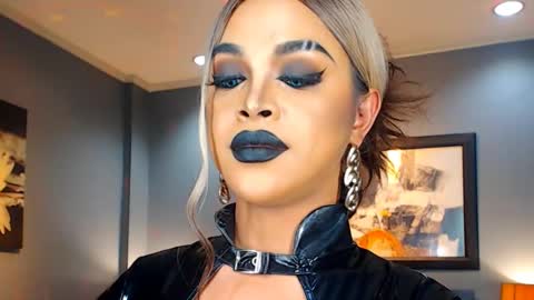 Snapshot of urmajestytyra chatting on 02/16/25, 06:32 UrMajestyTyra online show from 02/16/25, 06:32