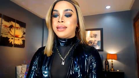 Snapshot of urmajestytyra chatting on 02/18/25, 12:37 UrMajestyTyra online show from 02/18/25, 12:37