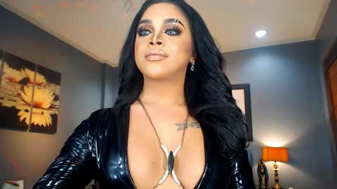 Snapshot of urmajestytyra chatting on 02/26/25, 12:38 UrMajestyTyra online show from 02/26/25, 12:38