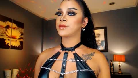 Snapshot of urmajestytyra chatting on 10/01/25, 02:06 UrMajestyTyra online show from 10/01/25, 02:06