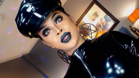 Snapshot of urmajestytyra chatting on 10/08/25, 01:47 UrMajestyTyra online show from 10/08/25, 01:47