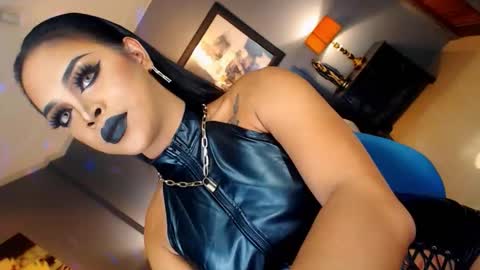 Snapshot of urmajestytyra chatting on 10/13/25, 02:00 UrMajestyTyra online show from 10/13/25, 02:00