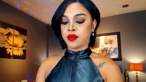 Snapshot of urmajestytyra chatting on 10/15/25, 02:22 UrMajestyTyra online show from 10/15/25, 02:22