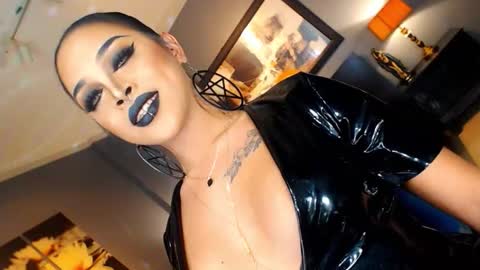 Snapshot of urmajestytyra chatting on 10/18/25, 02:14 UrMajestyTyra online show from 10/18/25, 02:14