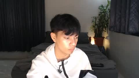 Snapshot of urpinoyasianx chatting on 07/19/26, 04:54 Mel online show from 07/19/26, 04:54