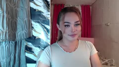 Snapshot of ursexy_debra chatting on 12/21/24, 12:38 TYRA online show from 12/21/24, 12:38