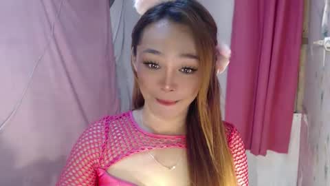 Snapshot of ursexy_debra chatting on 11/06/25, 08:48 TYRA online show from 11/06/25, 08:48