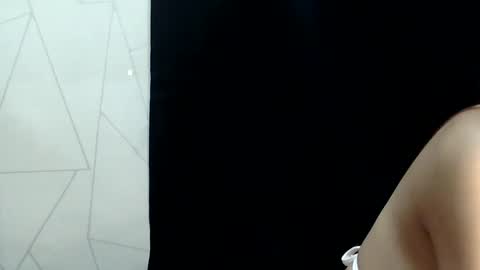 Snapshot of urskinny_girl chatting on 01/29/25, 06:07 Jane online show from 01/29/25, 06:07