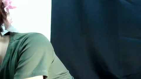 Snapshot of urskinny_girl chatting on 01/31/25, 12:18 Jane online show from 01/31/25, 12:18