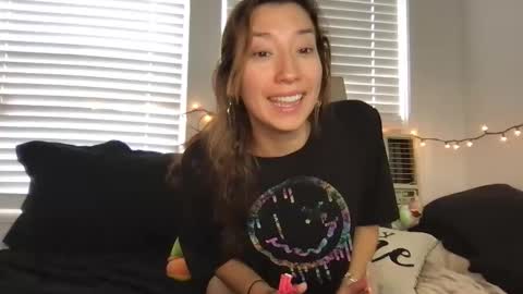 Snapshot of ursweetestlilly chatting on 11/20/25, 04:40 Lily online show from 11/20/25, 04:40