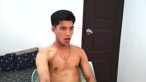 Snapshot of ursweetie_boy chatting on 03/18/26, 04:15 ursweetie_boy online show from 03/18/26, 04:15