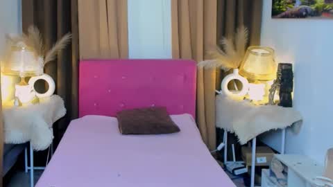 urwildest_margaret online show from 12/04/25, 09:12