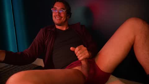 Snapshot of userinca chatting on 10/22/25, 01:28 Hi online show from 10/22/25, 01:28