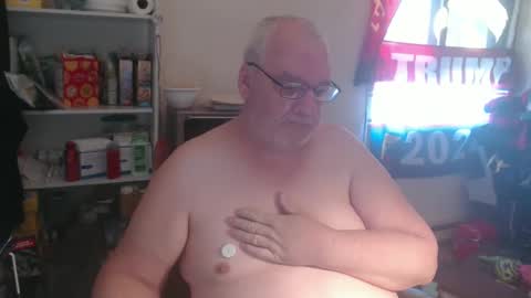 Snapshot of usgoober chatting on 01/08/25, 03:39 Eric online show from 01/08/25, 03:39