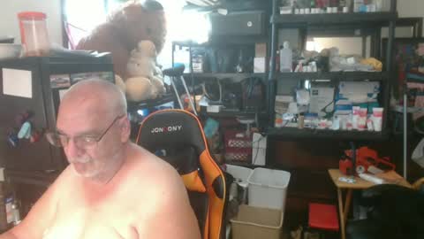 Snapshot of usgoober chatting on 06/18/26, 01:28 Eric online show from 06/18/26, 01:28