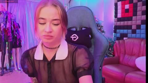 Leila online show from 12/21/24, 08:10