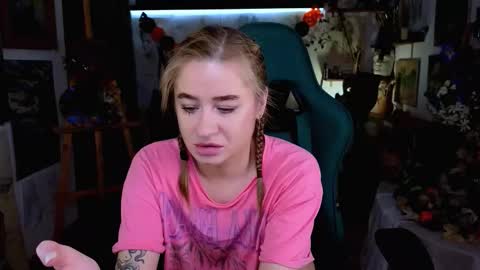 Leila online show from 10/28/25, 07:38