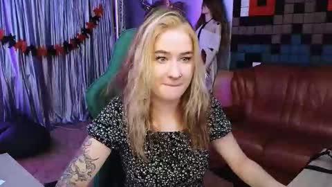 Leila online show from 11/10/25, 01:43