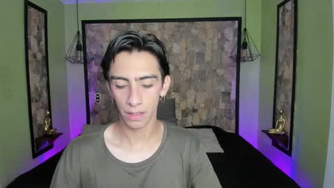 Snapshot of uyukie chatting on 09/24/25, 11:57 UYUKIE online show from 09/24/25, 11:57