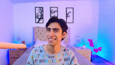 Snapshot of uyukie chatting on 10/04/25, 12:47 UYUKIE online show from 10/04/25, 12:47