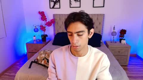 Snapshot of uyukie chatting on 10/15/25, 11:54 UYUKIE online show from 10/15/25, 11:54