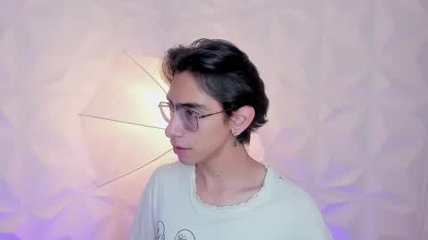 Snapshot of uyukie chatting on 03/17/26, 01:43 UYUKIE online show from 03/17/26, 01:43