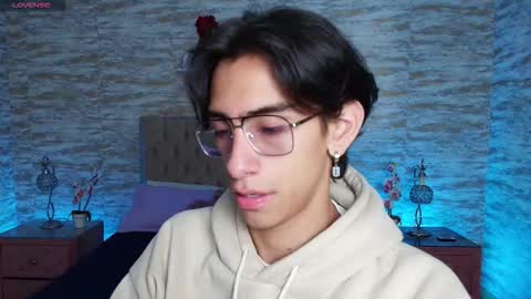 Snapshot of uyukie chatting on 03/24/26, 01:21 UYUKIE online show from 03/24/26, 01:21