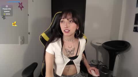 Snapshot of v1cky_ chatting on 10/12/25, 11:15 v1cky_ online show from 10/12/25, 11:15