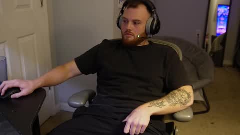 Snapshot of v_for_veng chatting on 09/27/25, 04:06 v_for_veng online show from 09/27/25, 04:06