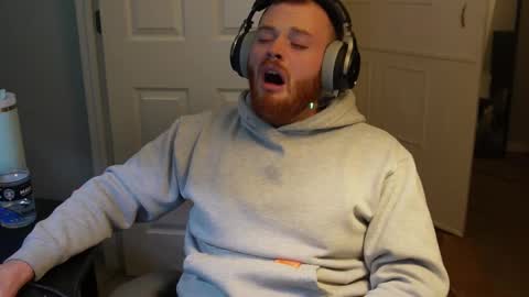 Snapshot of v_for_veng chatting on 10/06/25, 04:43 v_for_veng online show from 10/06/25, 04:43